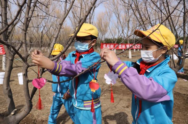 潞城市小学新任领导引领教育改革，塑造未来之光标题如上，您可以根据内容酌情调整。